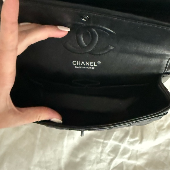 Chanel Classic Black Quilted Shoulder Bag - Picture 3 of 6